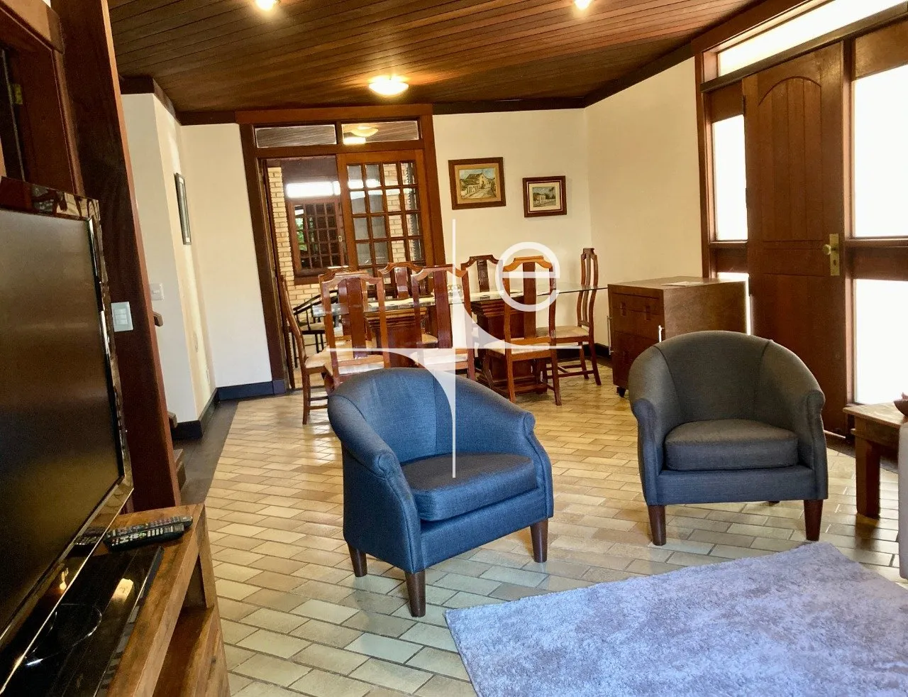 Furnished house with private garden and 4 en-suite rooms