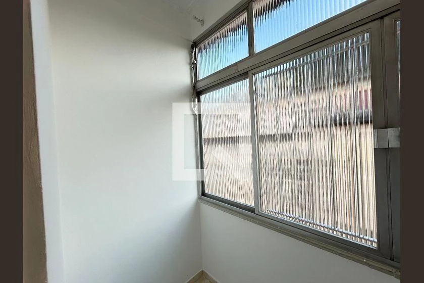 Apartamento com piso de madeira ou laminado, Pilares — photo 7