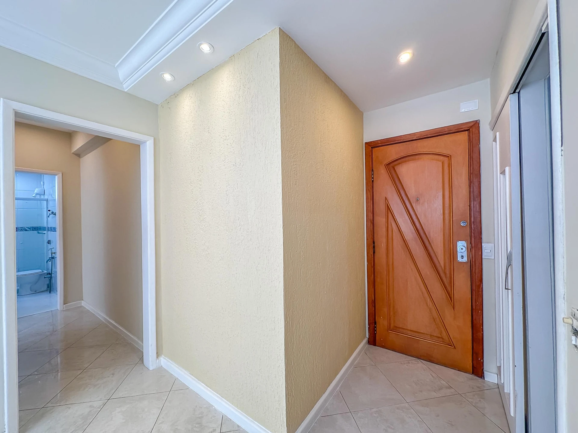 2-bedroom apartment with a glass-enclosed balcony — photo 23