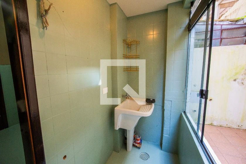 Квартира з 2 спальнями та дерев'яною підлогою або ламінатом — photo 12