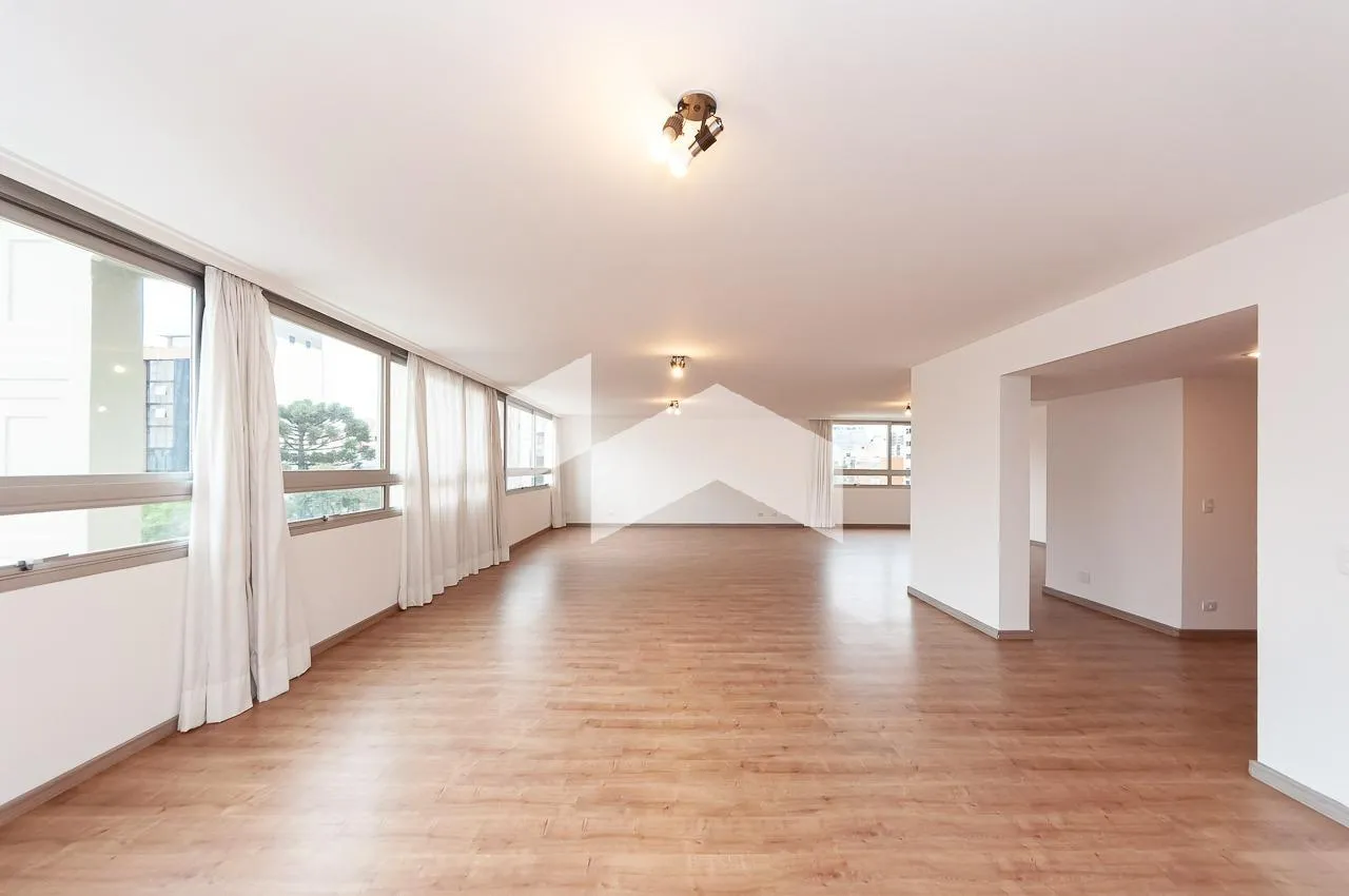 380 m² apartment with private laundry area — photo 2