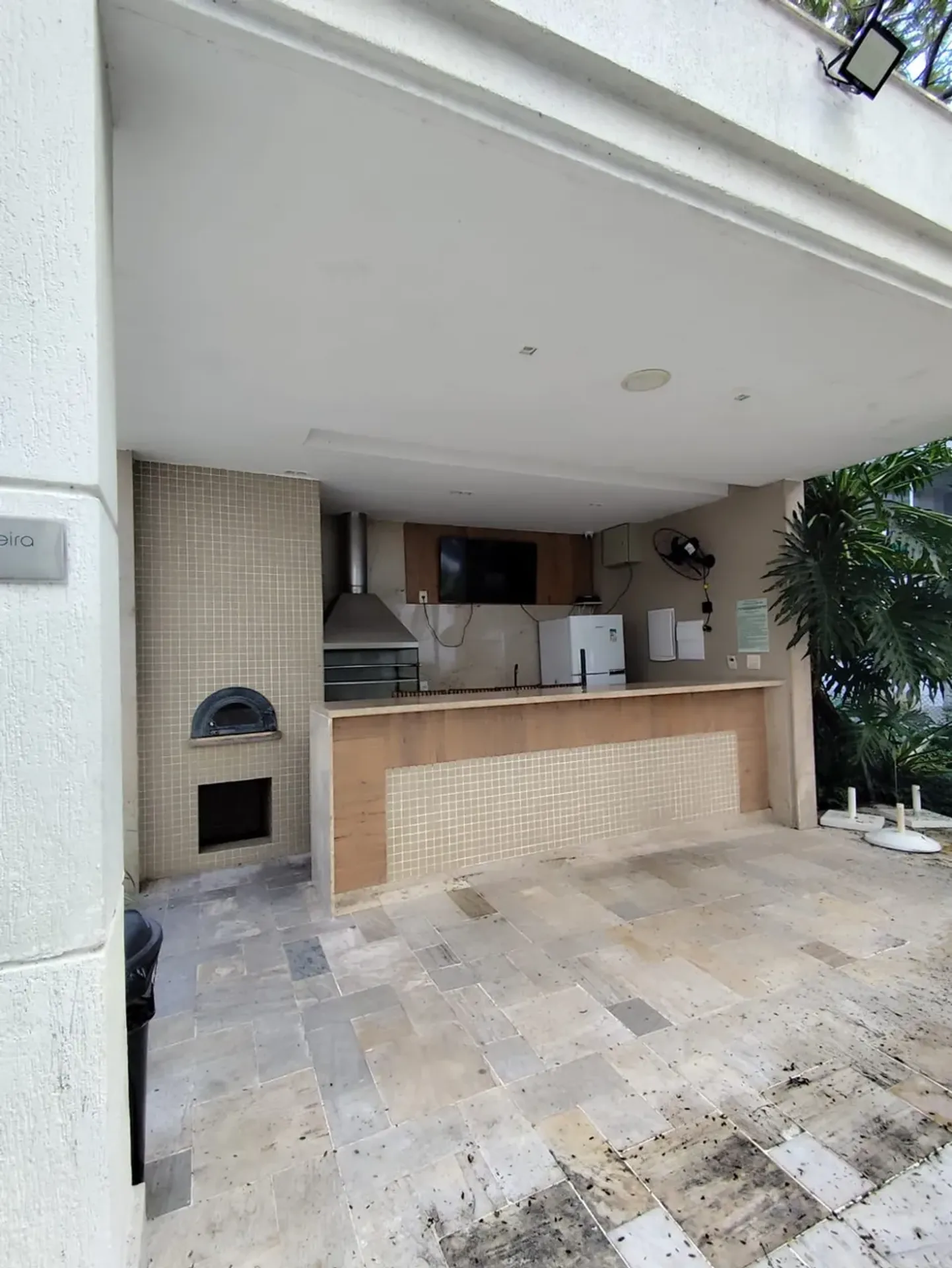 Furnished 2-bedroom apartment with private BBQ — photo 4