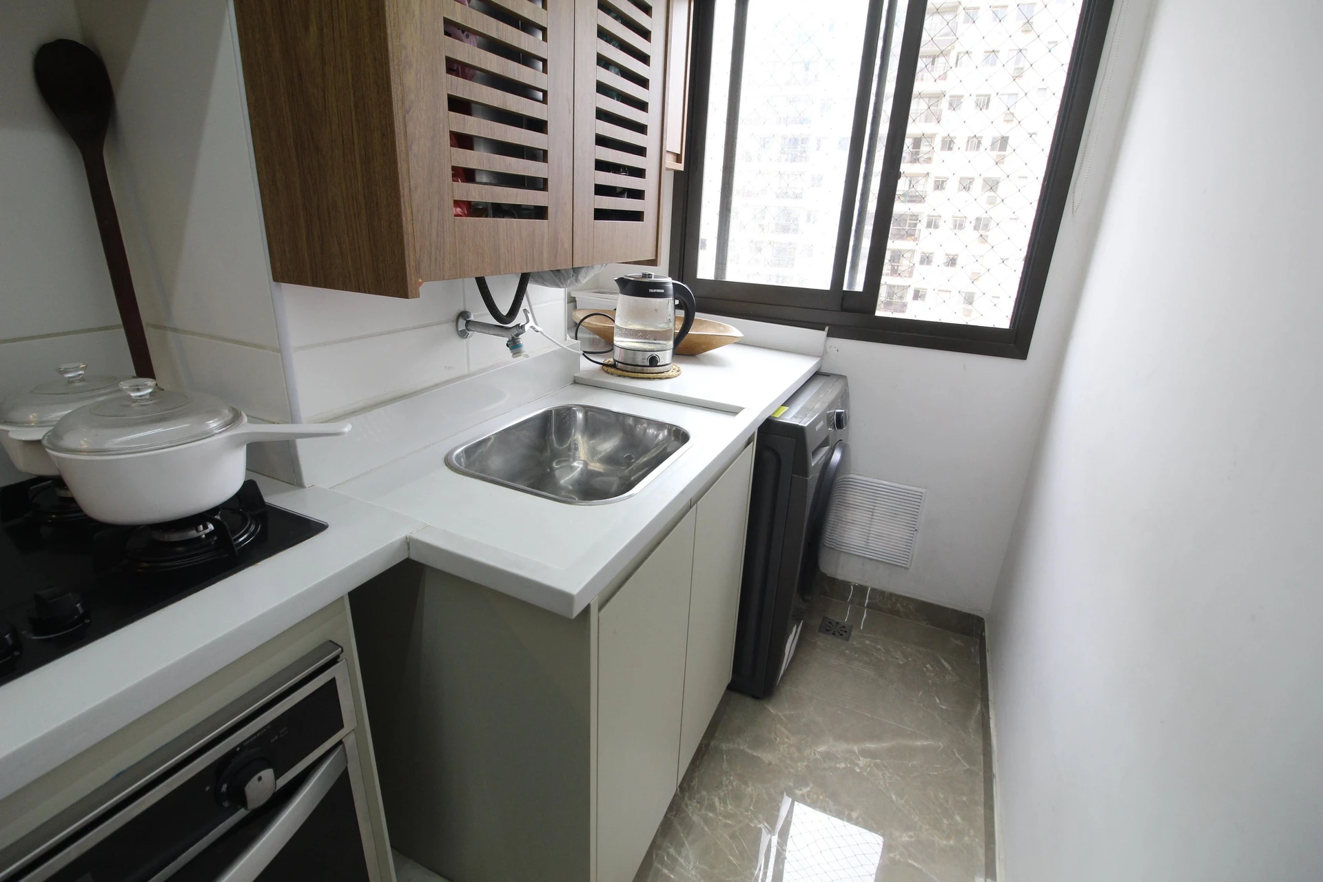 2-bedroom apartment with a glass-enclosed balcony — photo 23