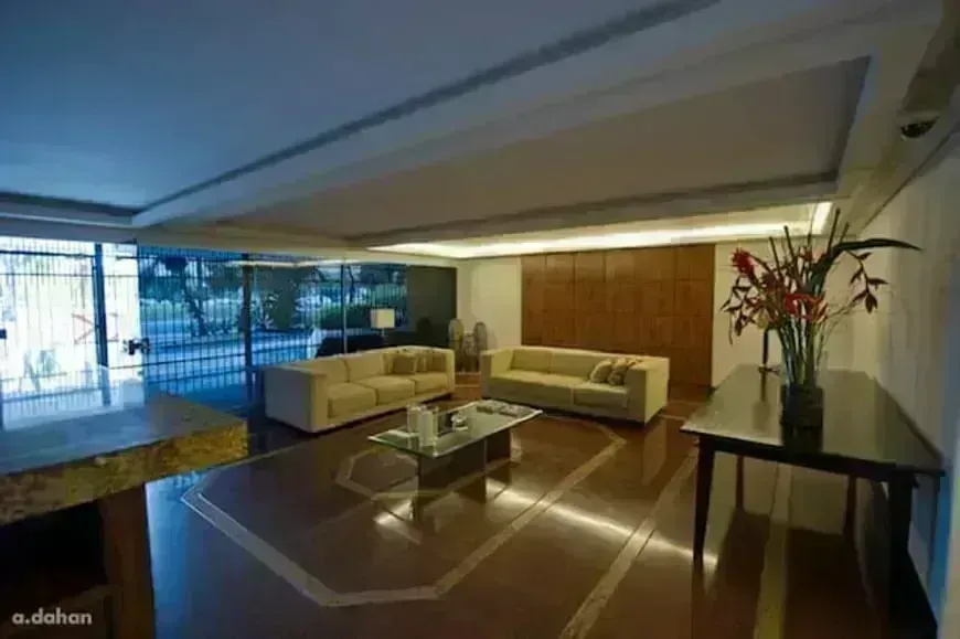 Apartment with 4 bedrooms, 5 bathrooms and 380 m² plus balcony — photo 25