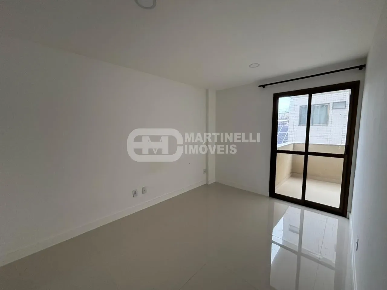 3-bedroom apartment with a separate, enclosed kitchen — photo 12