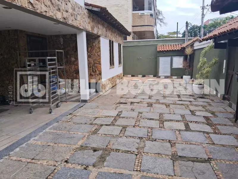 Residential house with 3 bedrooms and 4 bathrooms — photo 16