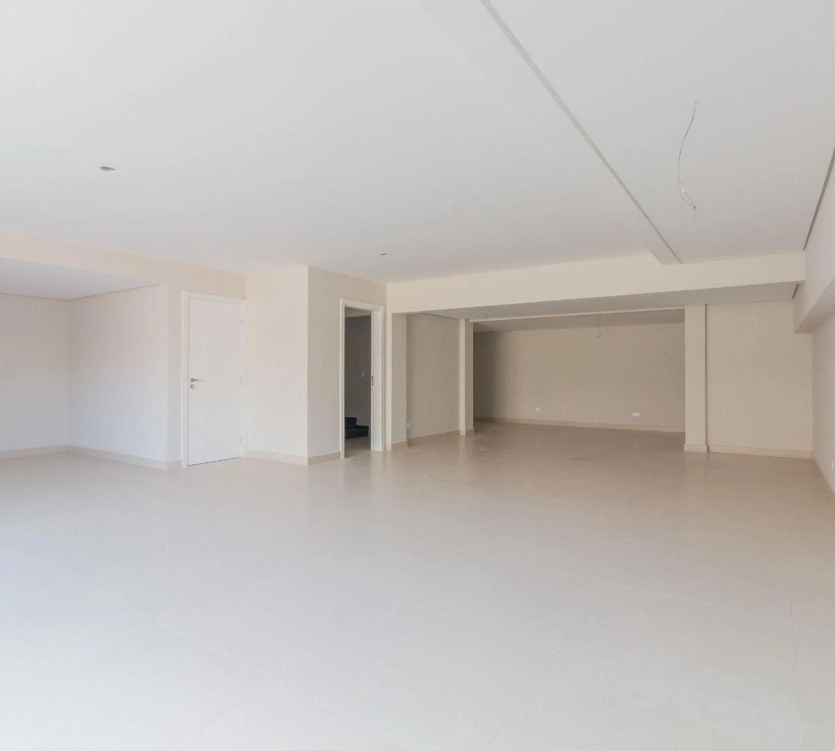 Modern house with 4 en-suite bedrooms and 6 parking spots — photo 21