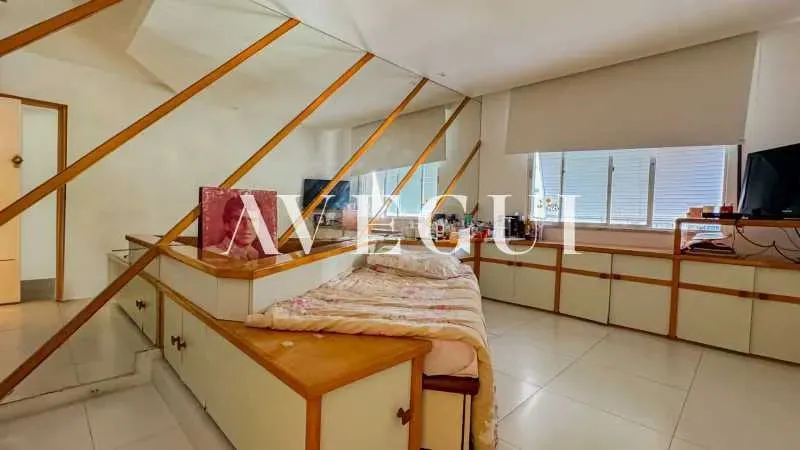 Residential apartment with 4 bedrooms and separate kitchen — photo 2