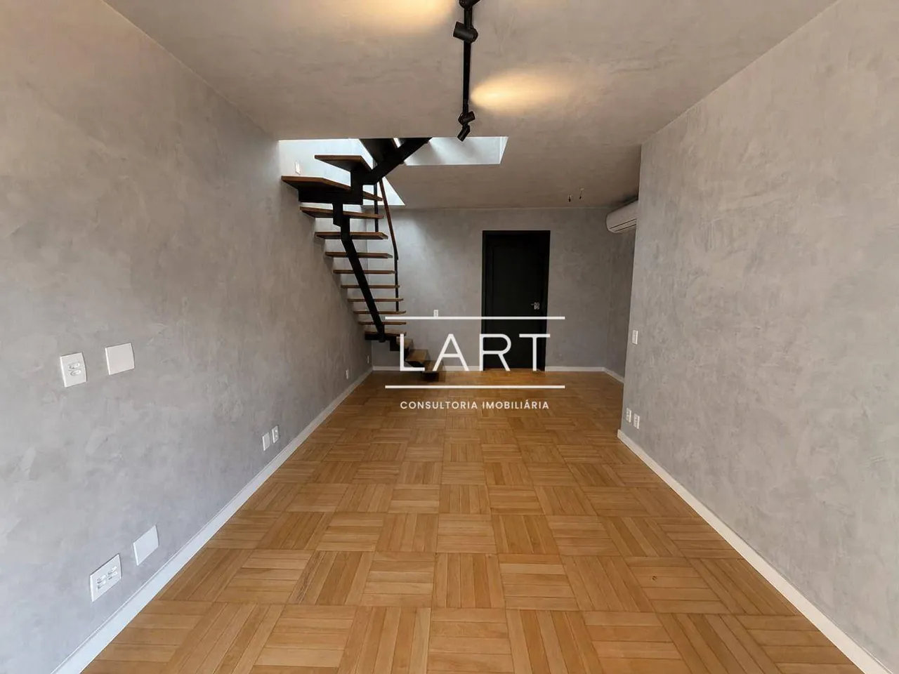 Duplex-style apartment with 2 bedrooms and balcony grill — photo 6