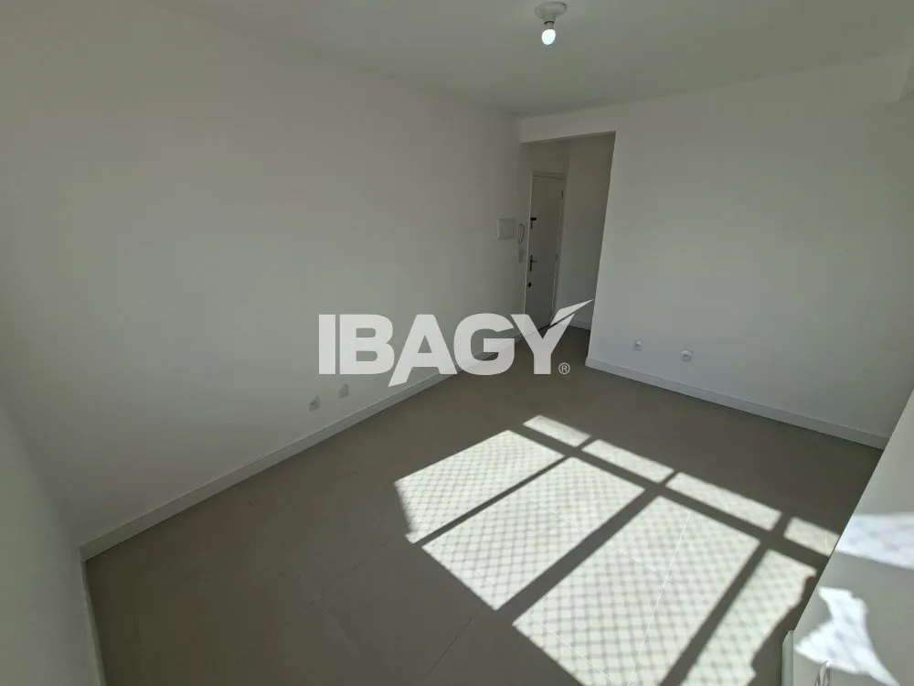 3-bedroom apartment with a half-bath and parking — photo 5