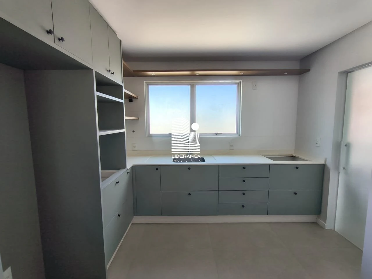 3-bedroom apartment with a home office — photo 3