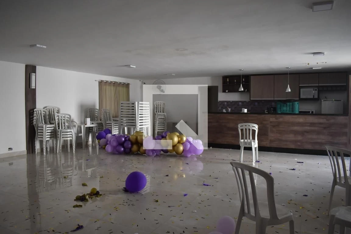 2-bedroom apartment in a building with a gym — photo 10