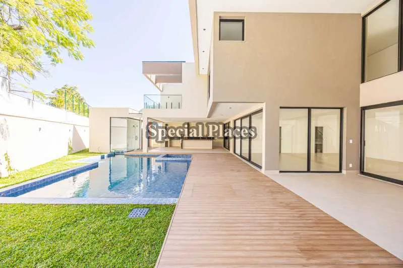 Unfurnished house with 5 bedrooms and an open-plan kitchen — photo 10