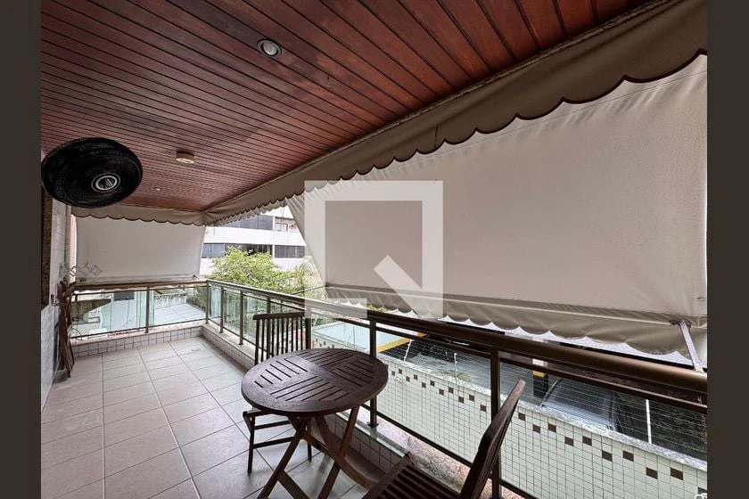 Floor-to-ceiling windows in a 3-bedroom apartment, 90 m²