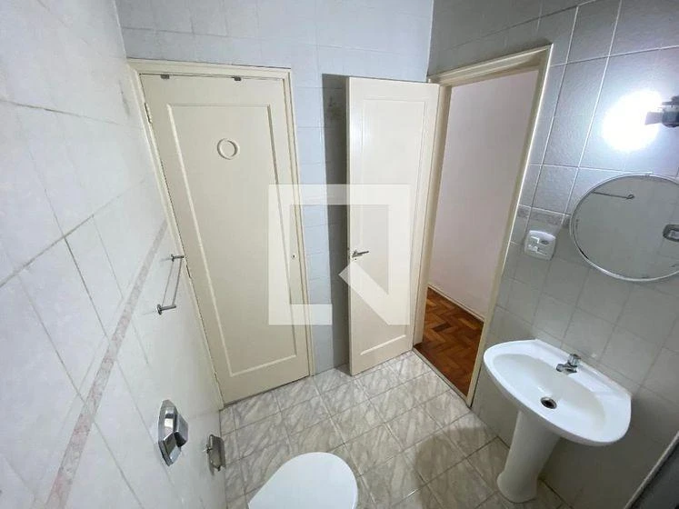 Wood or laminate floors in a one-bedroom apartment, 50 m² — photo 38