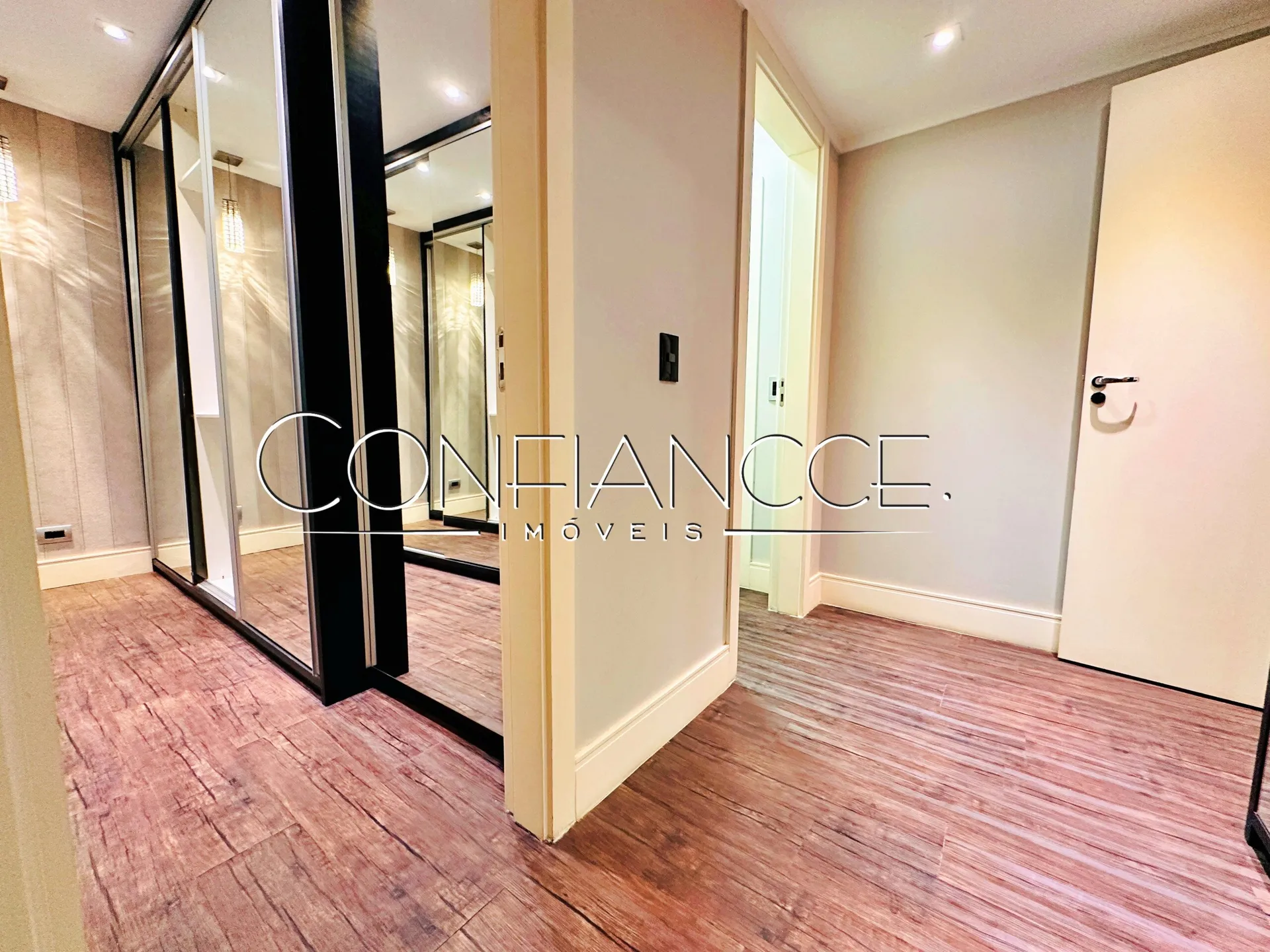 Glass-enclosed balcony in a 3-bedroom apartment, 134 m² — photo 22