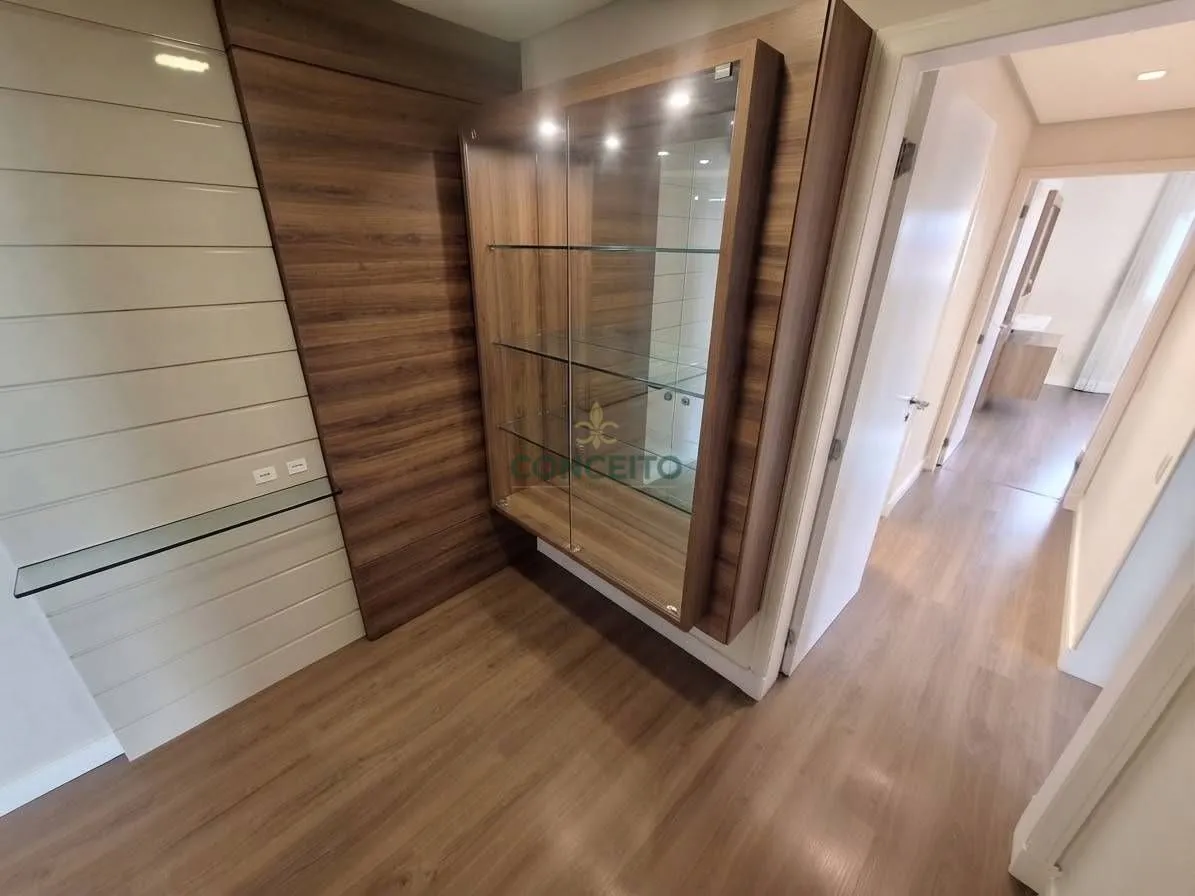 2-bedroom apartment with a walk-in closet in Florianópolis — photo 15