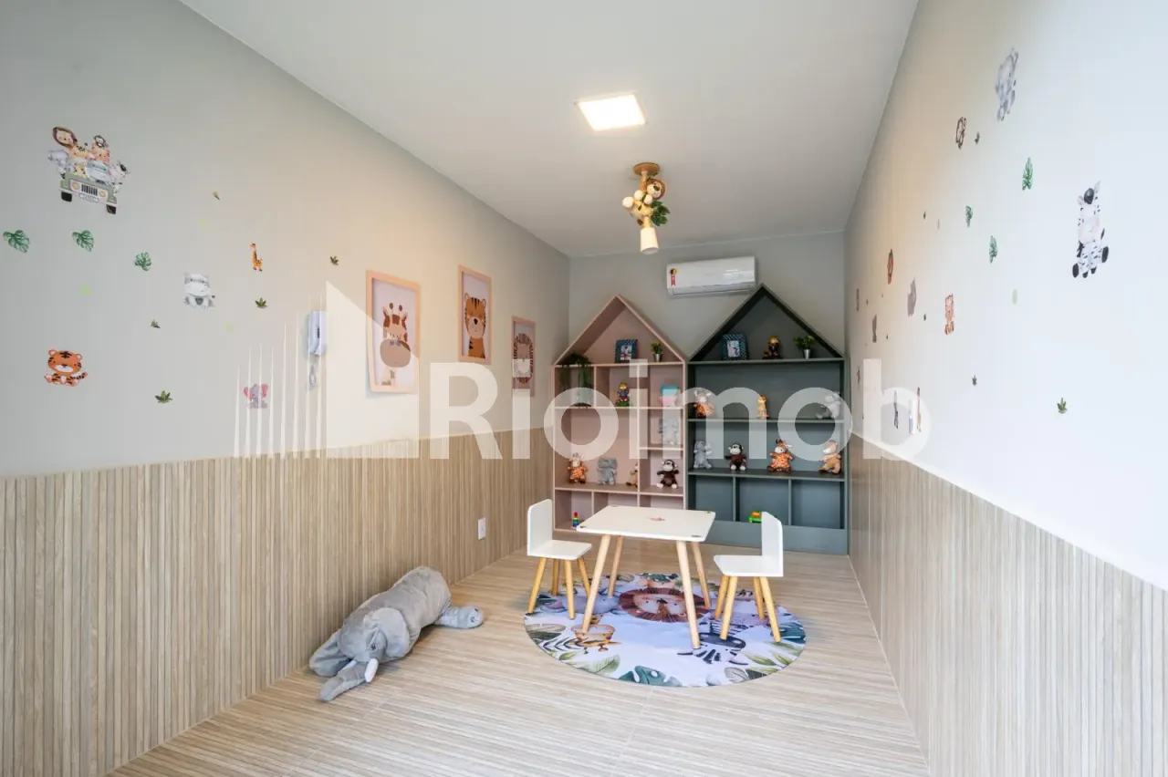 2-bedroom apartment with 1 suite and a balcony — photo 20