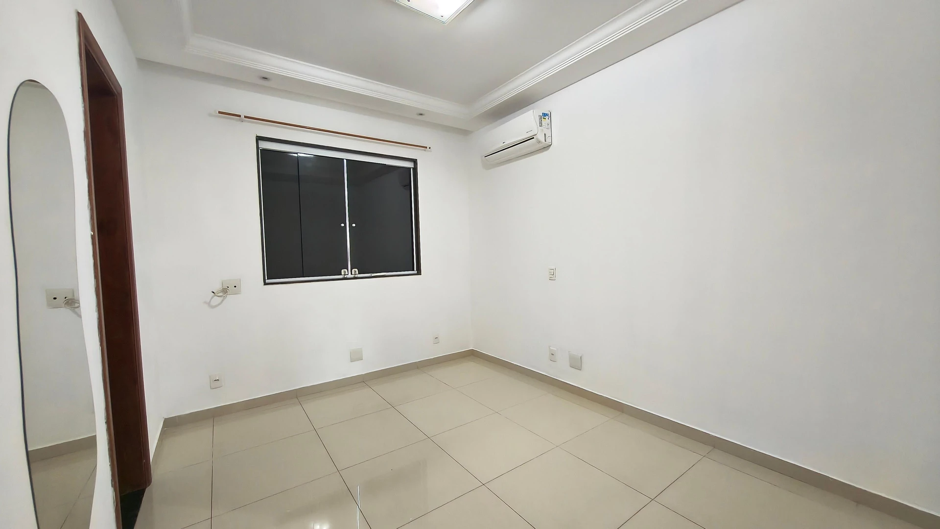 House, 241 m², with floor-to-ceiling windows — photo 24
