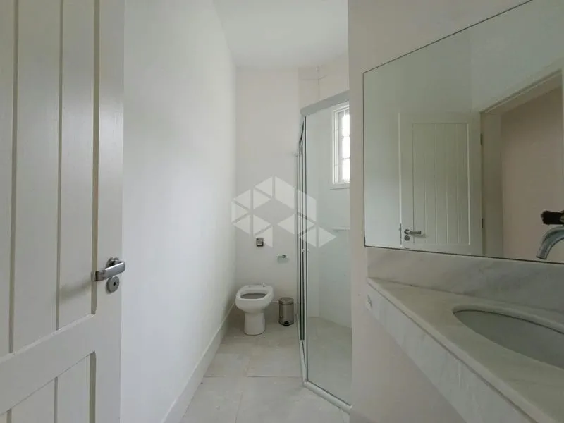 Furnished house, 222 m², with a bathtub — photo 23