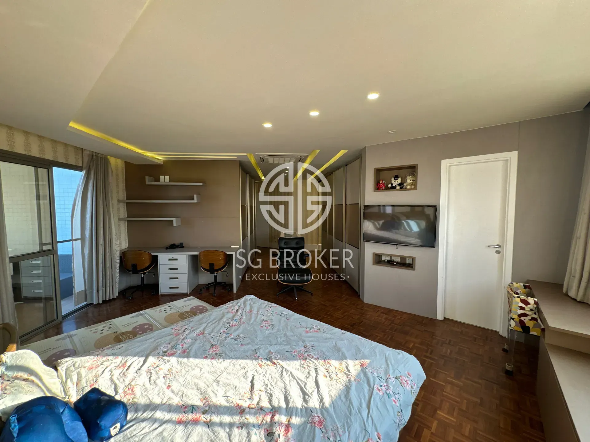 Furnished apartment with open-plan kitchen and 4 bedrooms — photo 58