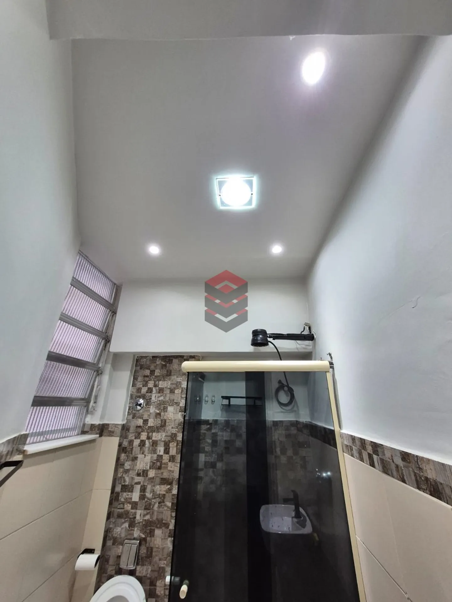 Wood or laminate floors in a one-bedroom apartment, 37 m² — photo 2