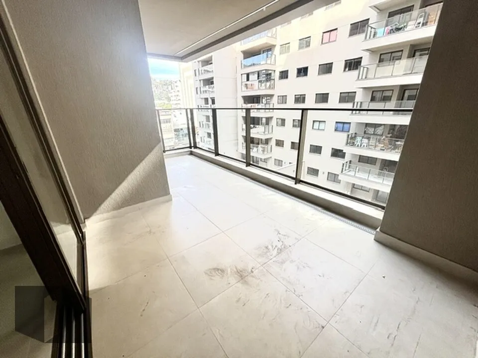 3-bedroom apartment with balcony and city view — photo 9