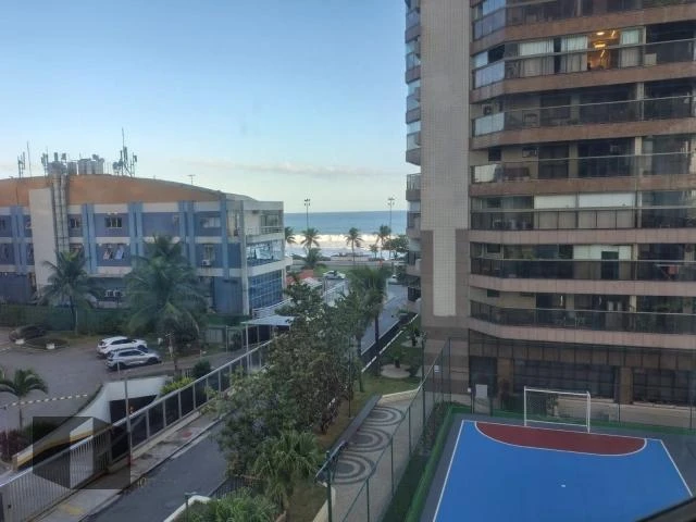 Glass-enclosed balcony in a 4-bedroom apartment, 143 m²