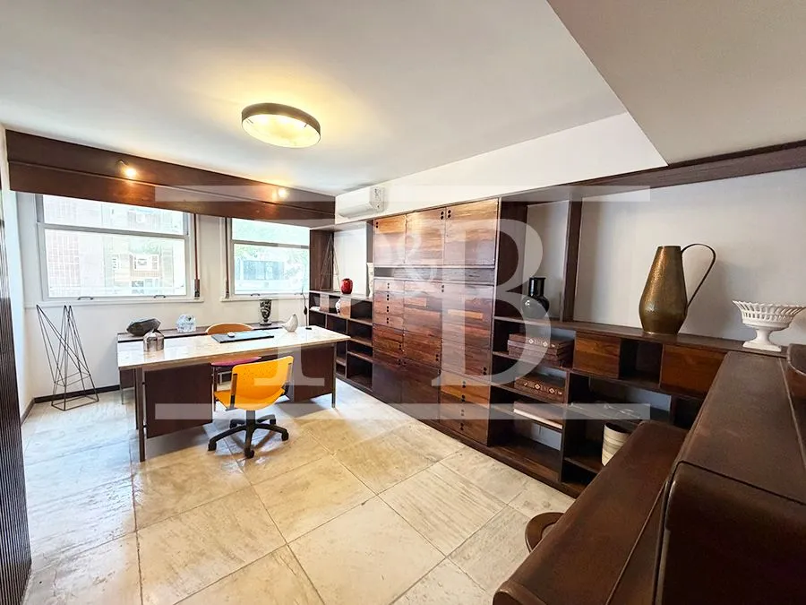 310 m² apartment with floor-to-ceiling windows and a bathtub — photo 41