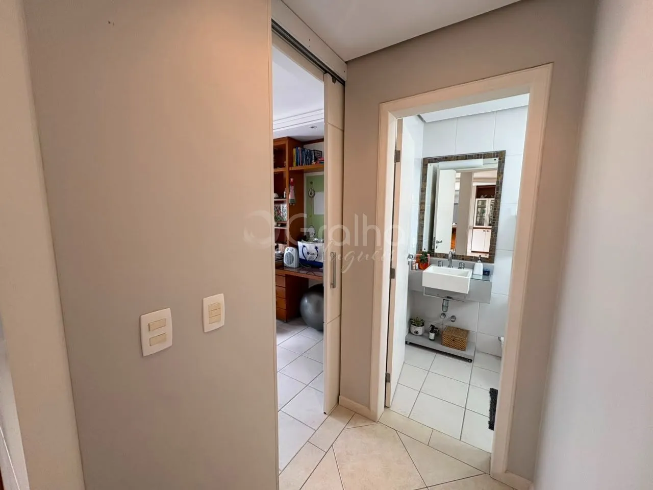 Furnished 3-bedroom apartment with an open-plan kitchen — photo 14