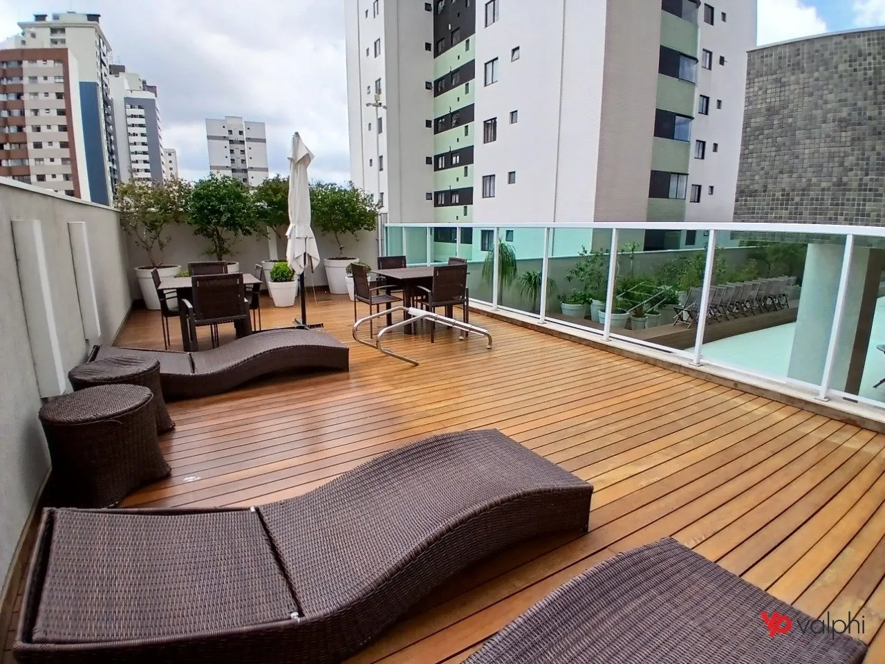 Furnished 2-bedroom apartment with enclosed balcony — photo 52