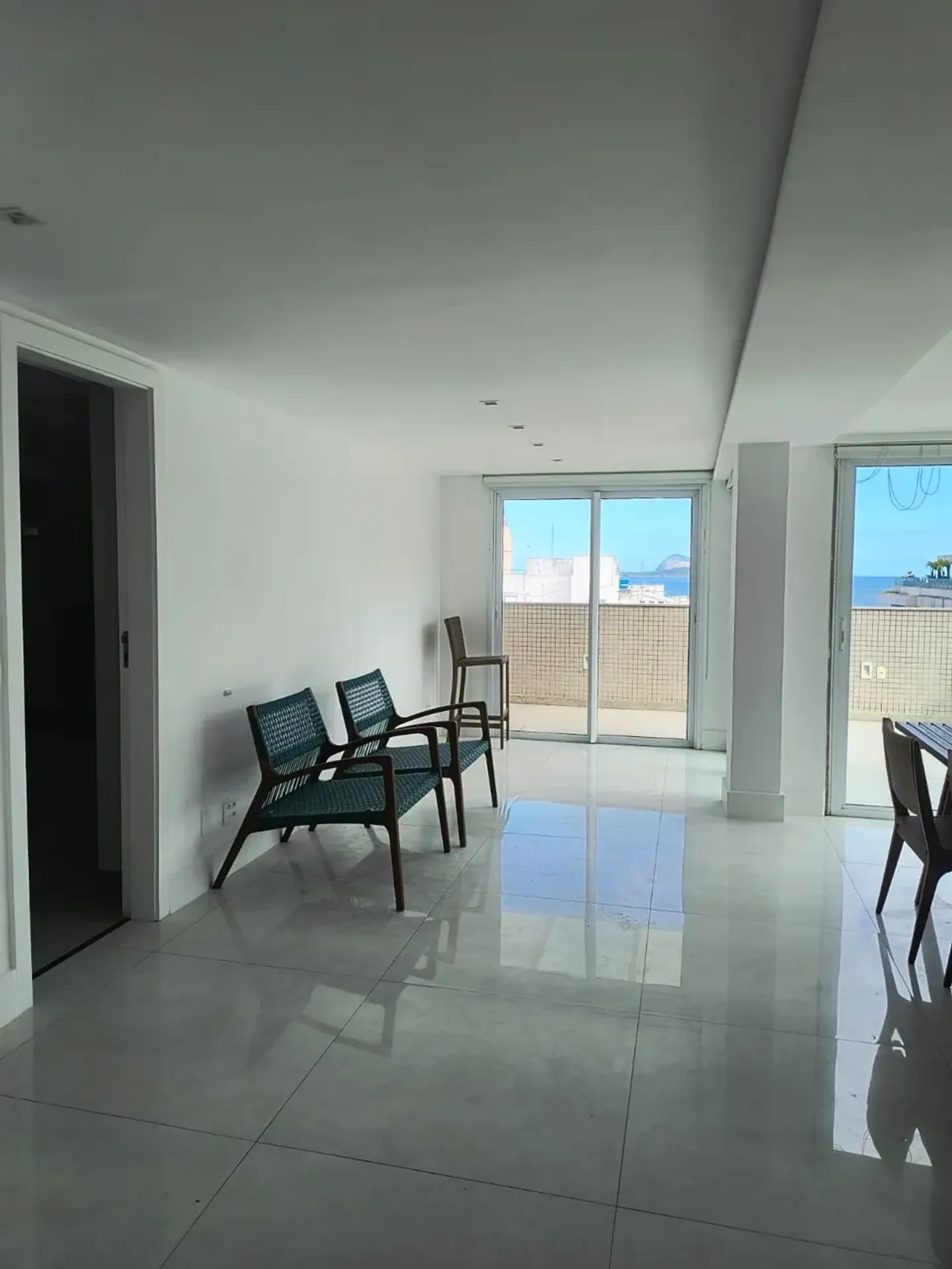 Rooftop apartment with 3 bedrooms and 1 bathroom — photo 28