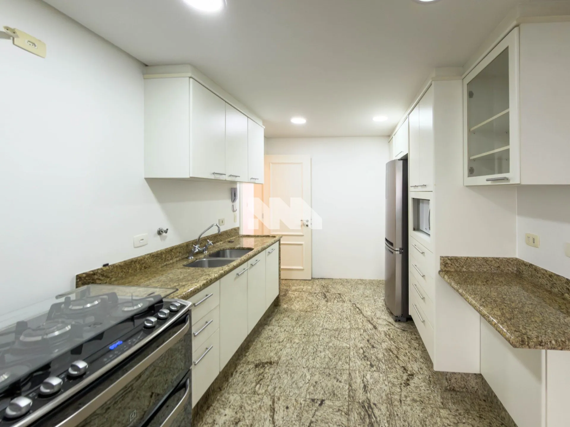 Apartment on the 6th floor with a home office — photo 24