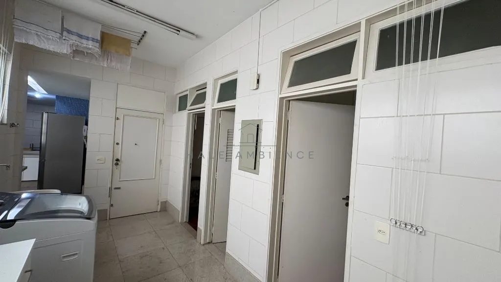 4-bedroom apartment with 4 bathrooms and 350 m² — photo 25