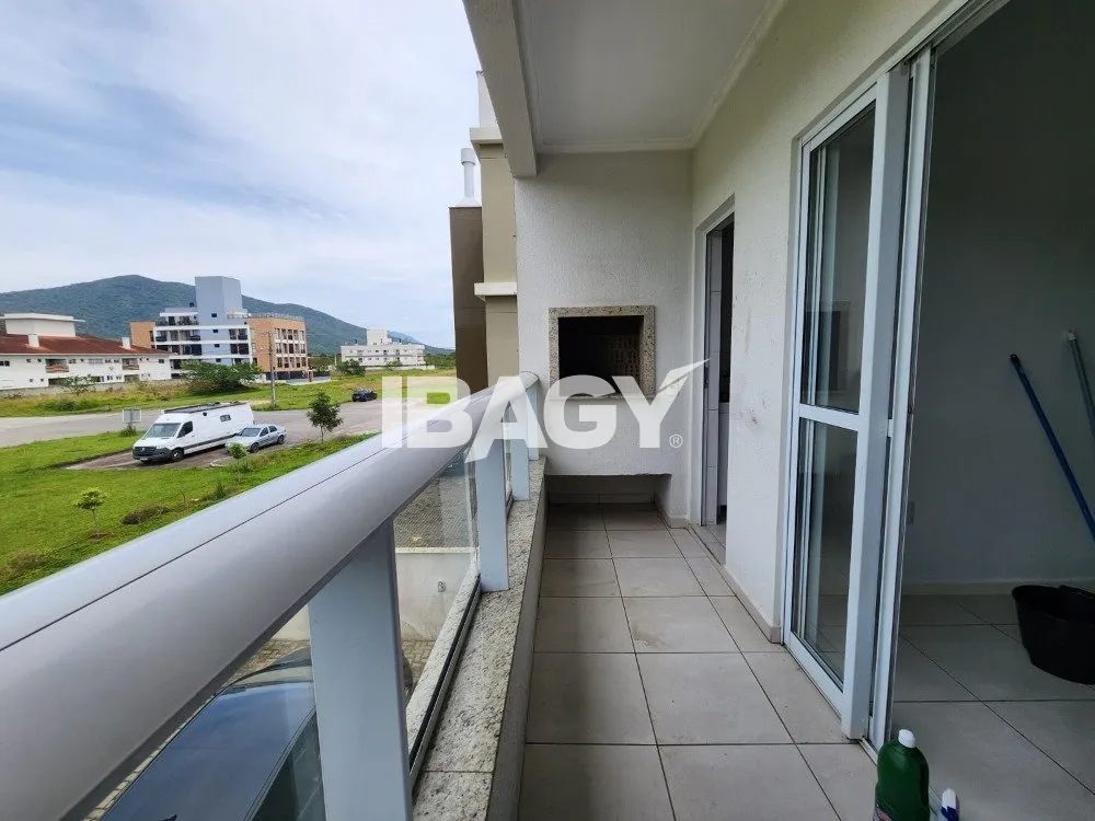 2-bedroom apartment with a mountain view — photo 2