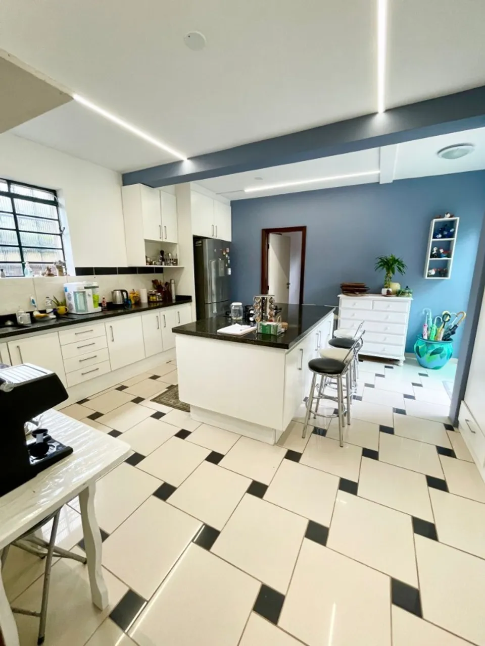 450 m² house with 4 bedrooms and 4 bathrooms — photo 10