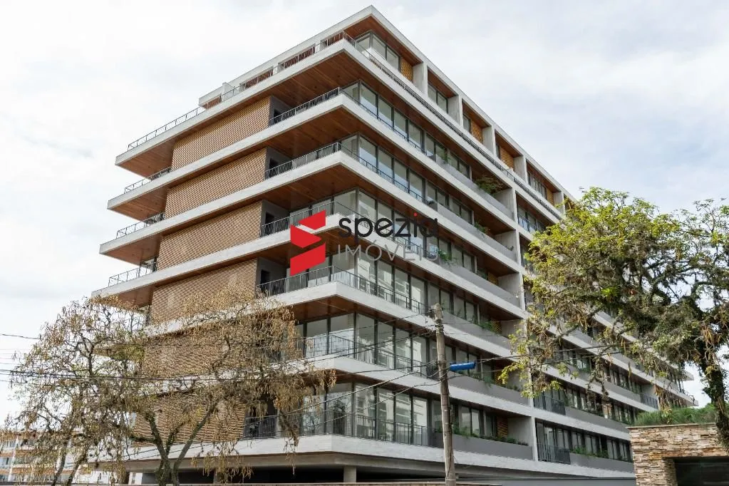 3-bedroom apartment with a grill on the balcony in Curitiba