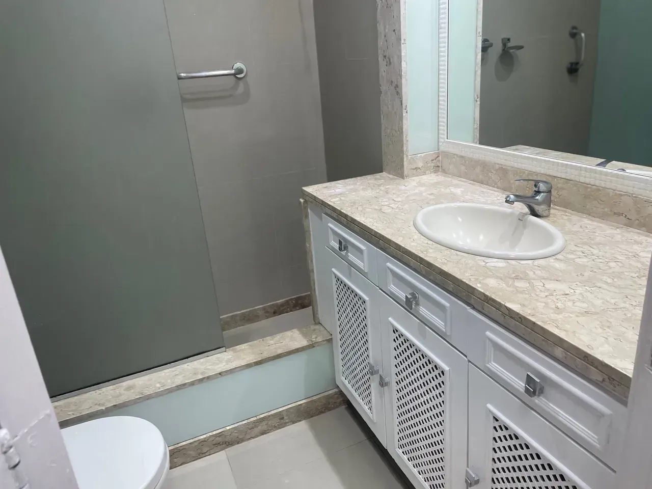 1-bedroom apartment with open kitchen and balcony — photo 3