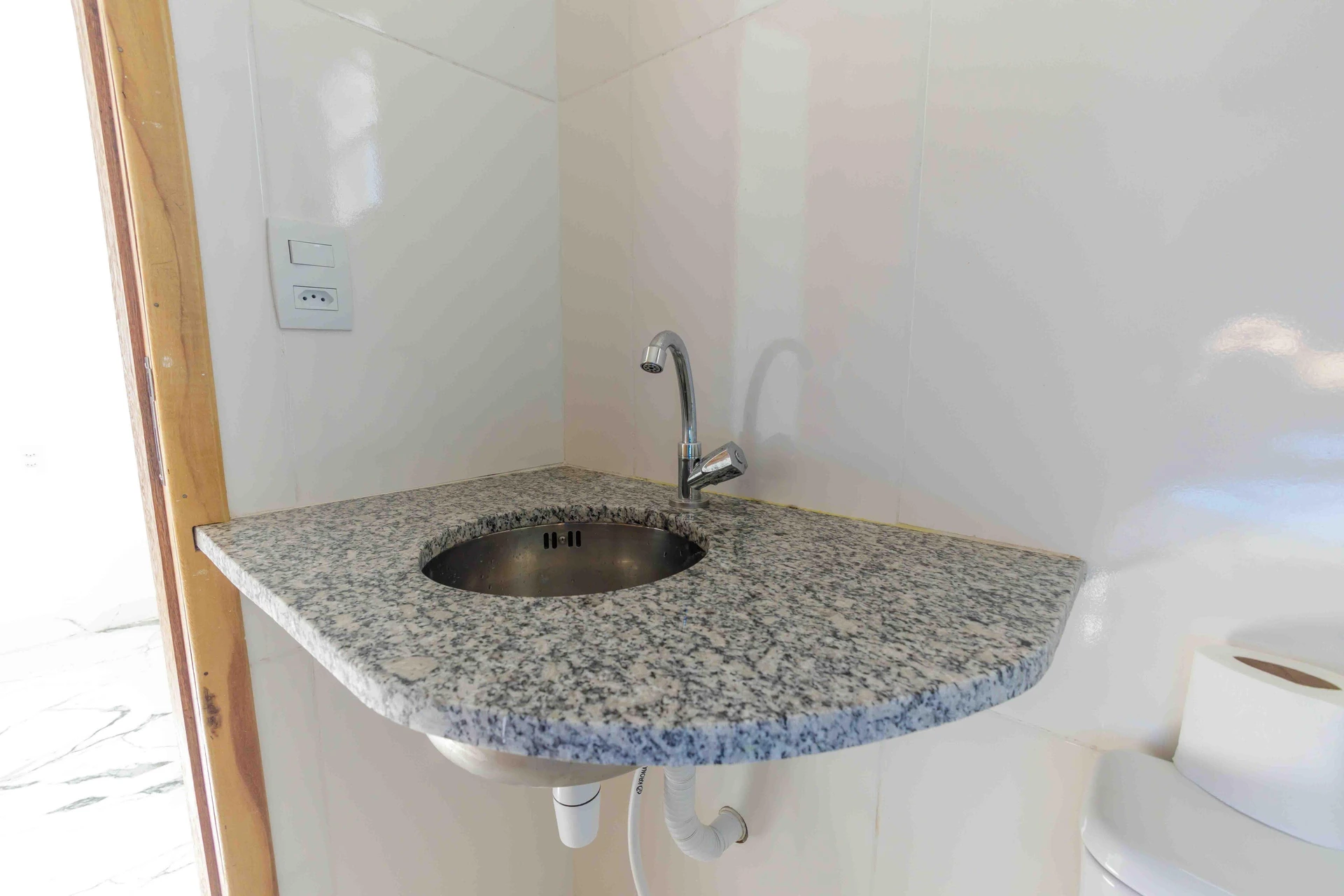 Monoambiente, 40 m², con ventanales de piso a techo — photo 23