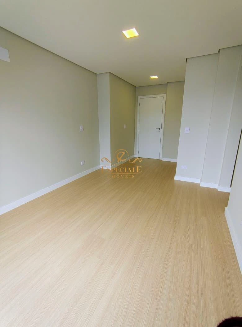 4-bedroom house with floor-to-ceiling windows — photo 18