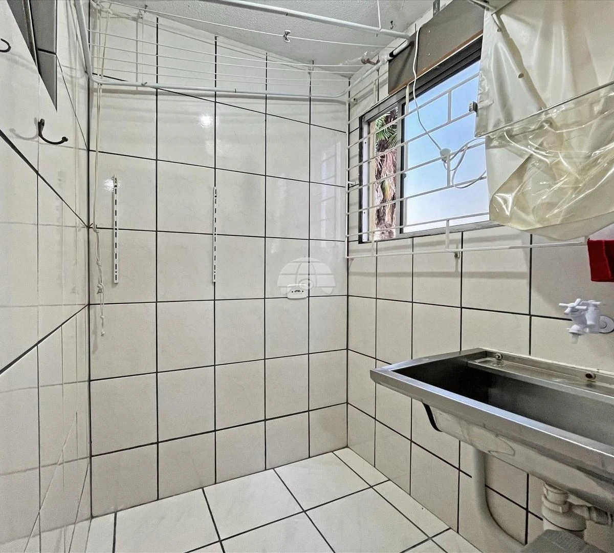 3-bedroom apartment with wood or laminate floors in Curitiba — photo 11