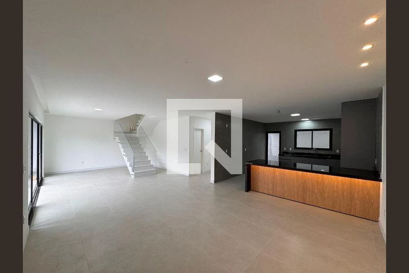 Rental house with 4 bedrooms and 222 m², balcony