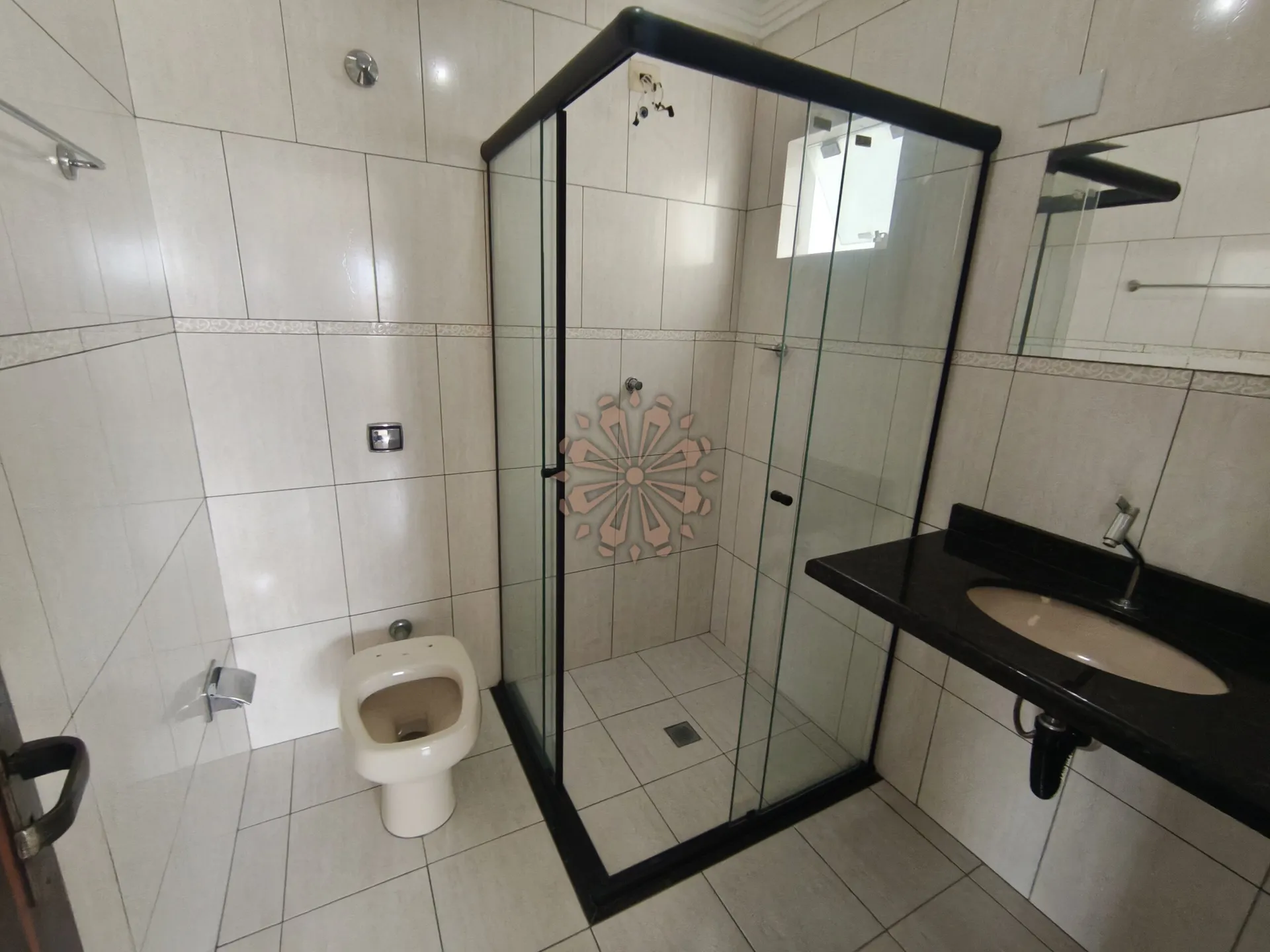 House with 3 bedrooms and 3 bathrooms across 250 m² — photo 23
