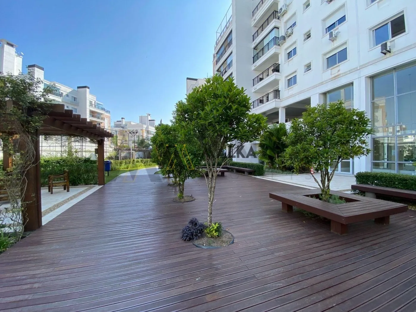 337 m² unfurnished apartment with 3 en-suite rooms — photo 22