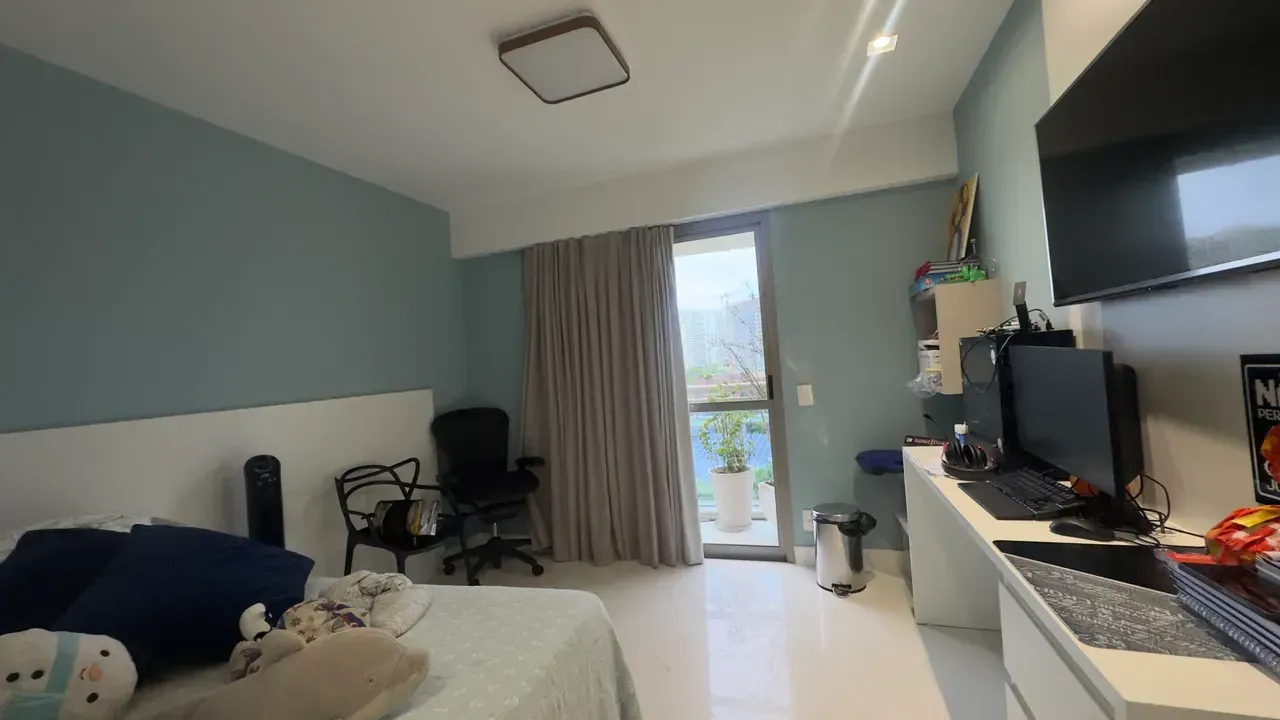 4-bedroom apartment with open-plan kitchen — photo 5