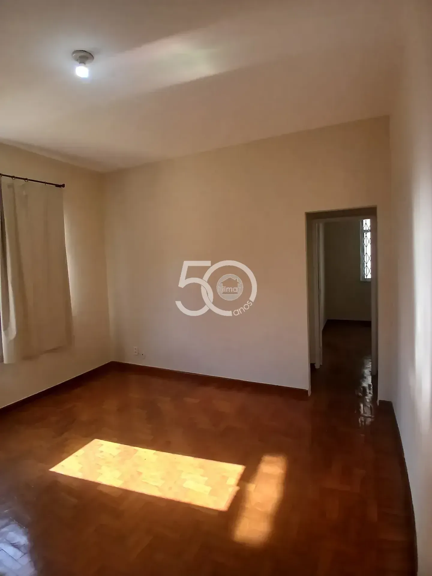 Apartamento de 2 dormitorios con balcón y cocina separada — photo 14