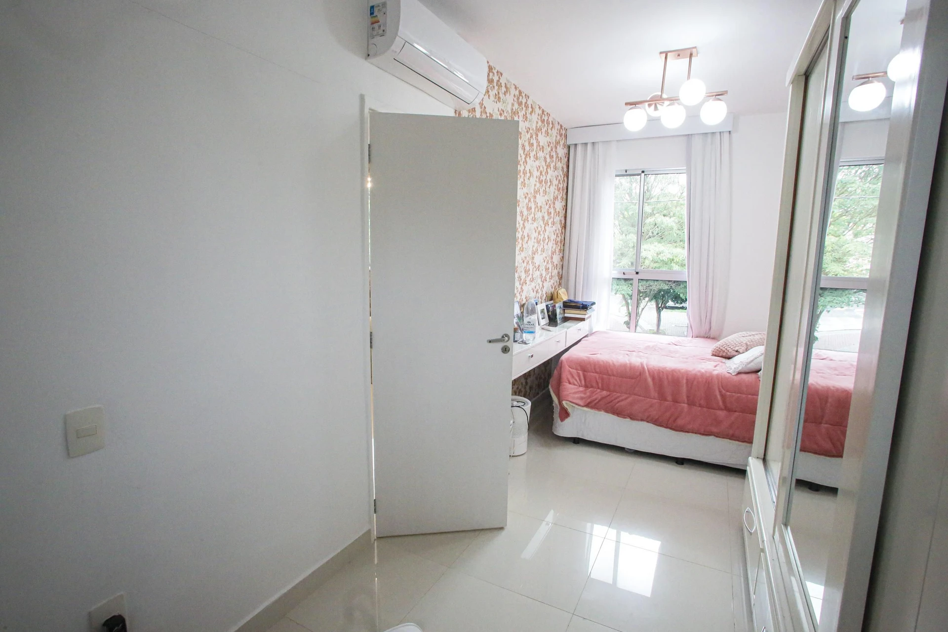Casa mobiliada com 4 quartos e 4 banheiros no condomínio — photo 50