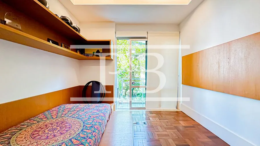 Unfurnished 4-bedroom apartment 200 m² with open-plan kitchen — photo 11