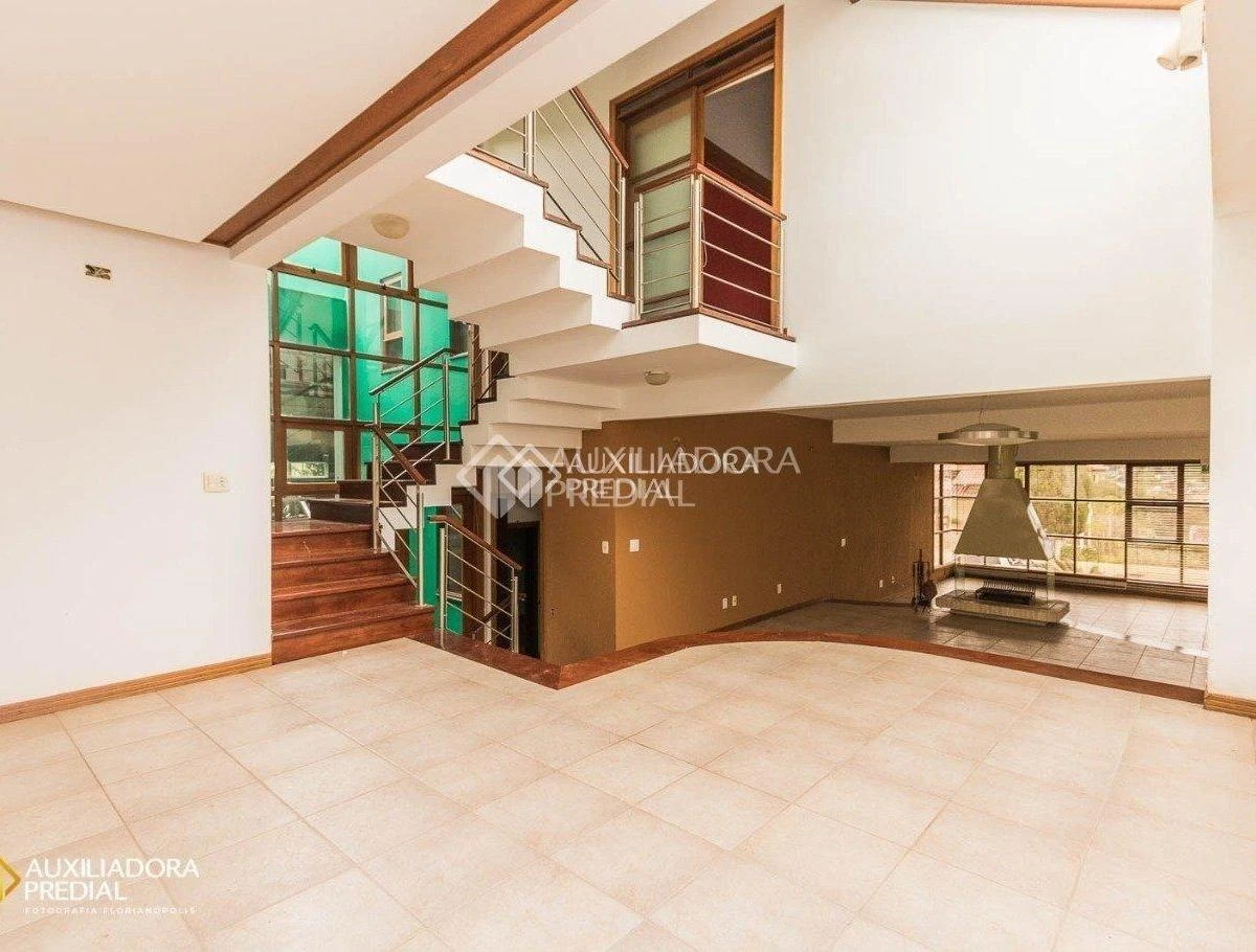 560 m² house with floor-to-ceiling windows and a home office — photo 13