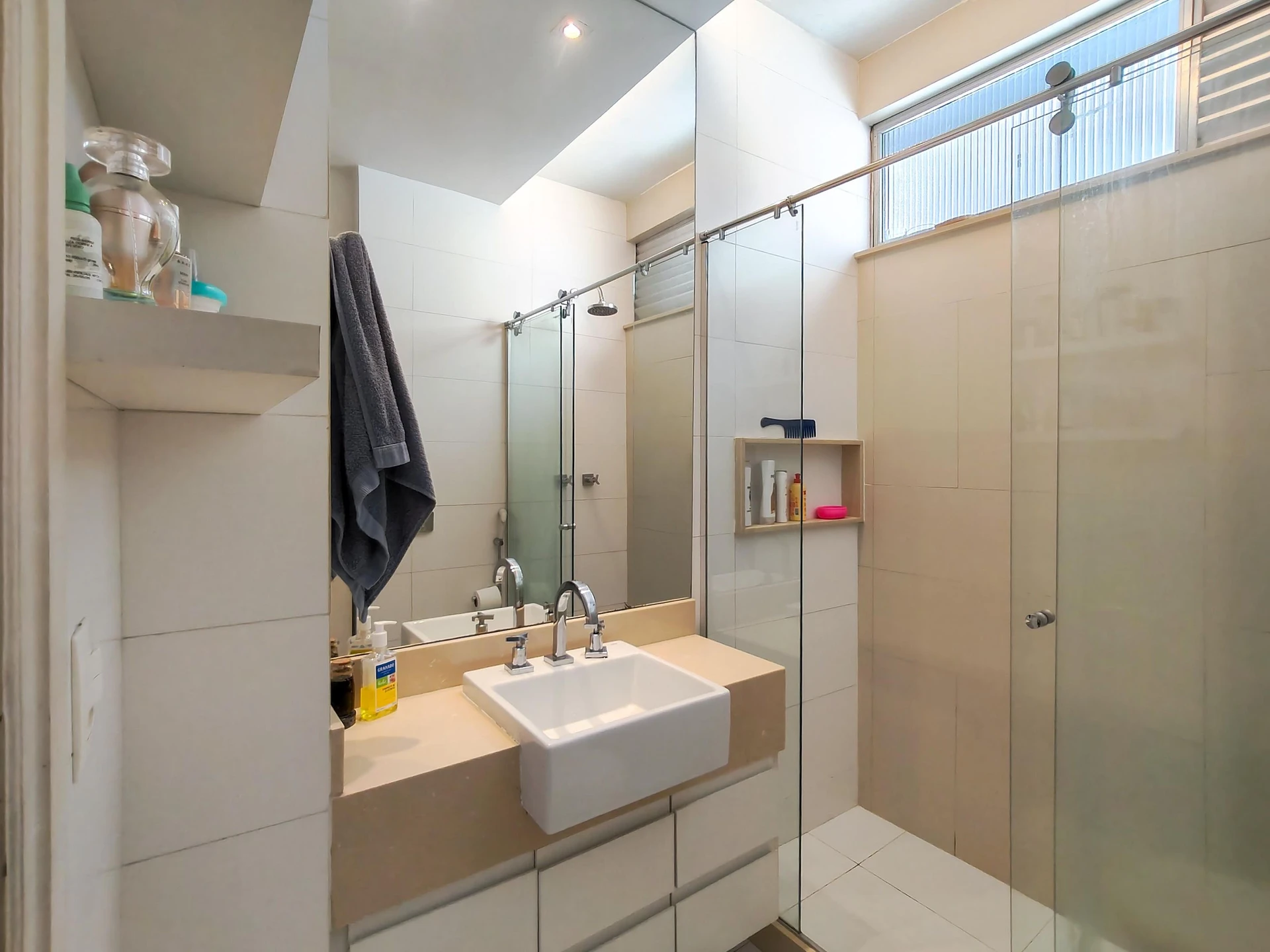 2-bedroom apartment with a mountain view in Rio de Janeiro — photo 17